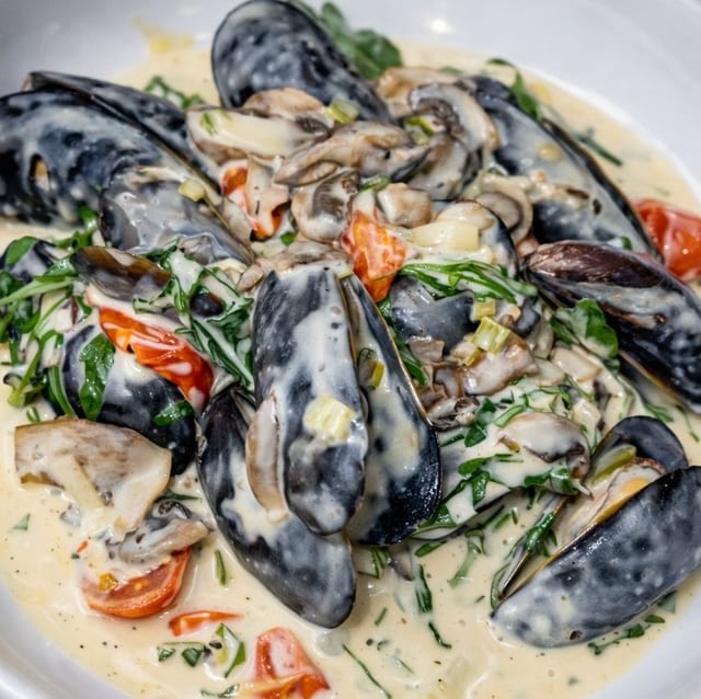 Black N Bleu Mussels.